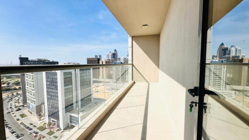 Business Bay House | Upscale Studio Apartment Palm View with Big Balcony Free Parking by Belvilla