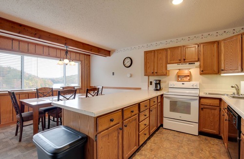 Upson Cabin | Upson Ski-In/Ski-Out, End-Unit Cabin w/Fireplace!