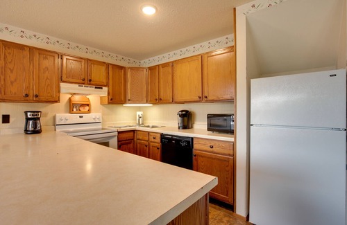 Upson Cabin | Upson Ski-In/Ski-Out, End-Unit Cabin w/Fireplace!
