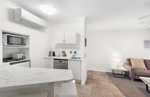 Noosaville Apartment | Upstairs 1 Bedroom Unit in Noosaville Resort