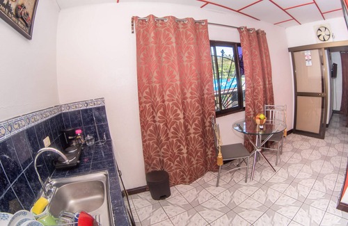 El Cerro Apartment | UPSTAIRS 1 BR APARTMENT. GREAT LOCATION/AC . WiFi.KITCHEN