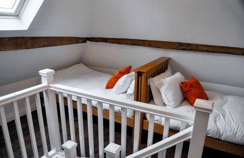 Barbourne House | Upstairs at 33