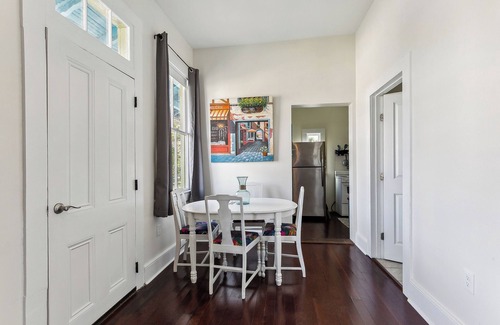Faubourg Lafayette Apartment | Upstairs at Eric's. 3 room 1 bath.