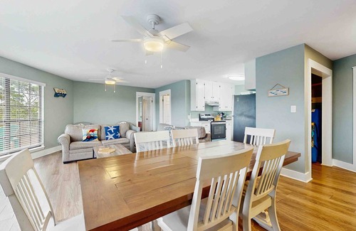 Surf Side Shores House | Upstairs duplex near the beach with deck, outdoor shower, W/D, streaming, & AC