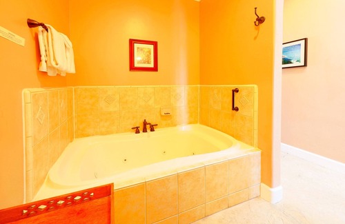 Cayucos Apartment | Upstairs Ocean view Cal King Suite