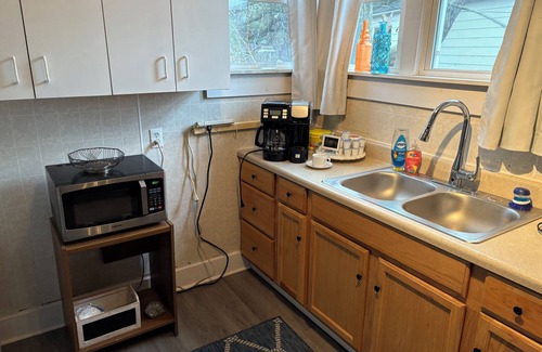 Morehead City Apartment | Upstairs retreat with private stairs. Pet friendly. 23ft boat parking.