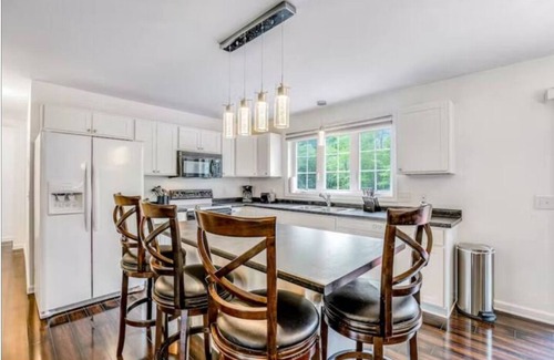 Jeffersonville Apartment | Upstairs unit- sleeps 4- minutes to Smugglers Notch Ski resort!