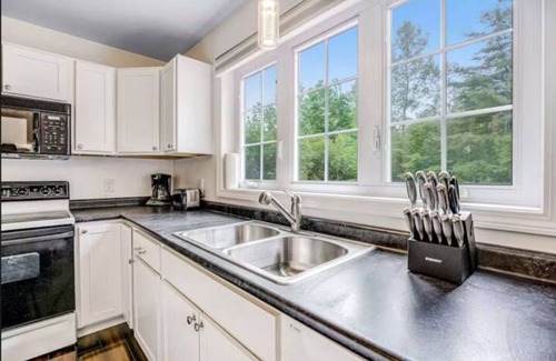 Jeffersonville Apartment | Upstairs unit- sleeps 4- minutes to Smugglers Notch Ski resort!
