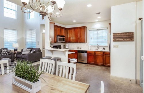 Govalle Apartment | Upstay - 2-home Complex in Govalle for 18ppl