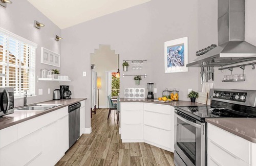 Ventura House | Upstay - Home w Garden, BBQ and Games at Golf Club