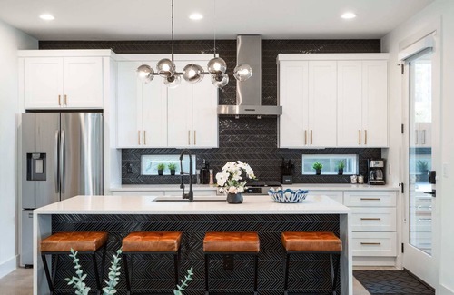 Rosewood House | Upstay - Pet-Friendly w Large Yard + Rooftop Patio