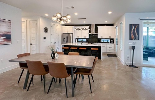 Rosewood House | Upstay - Pet-Friendly w Large Yard + Rooftop Patio