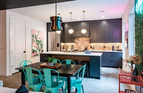 East Cesar Chavez House | Upstay - Pristine Pool Palace - 7min to Rainey St