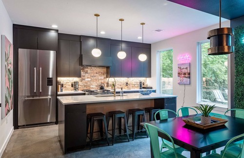 East Cesar Chavez House | Upstay - Pristine Pool Palace - 7min to Rainey St