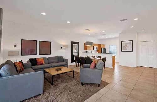 Sunset Lakes House | Upstay: Spacious 3BR Home w Resort Pool & Hot Tub