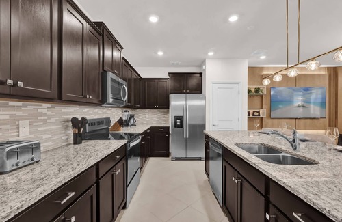 Four Corners Apartment | Upstay Theme Rooms and Arcade Games Plus Private Pool