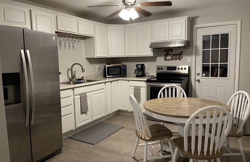Mead Cabin | Upstream Cottage-Lake Texoma. RV awning to park boat. Near boat ramp & marina.