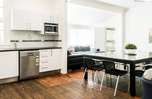 Anna Bay Cabin | Upto 15 People Lodge,5 Mins to Major Avtivites in Port Stephen