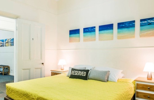 Anna Bay Cabin | Upto 15 People Lodge,5 Mins to Major Avtivites in Port Stephen