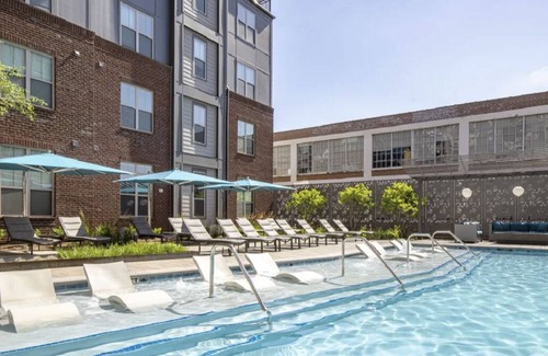 Wesley Heights Apartment | Uptown 1bdr Queen bed Free Wifi and Parking