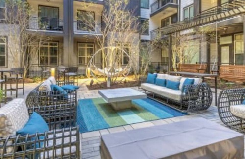 Wesley Heights Apartment | Uptown 1bdr Queen bed Free Wifi and Parking