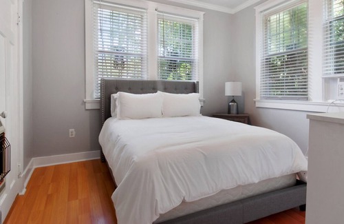 Broadmoor Apartment | Uptown Broadmoor Sanctuary