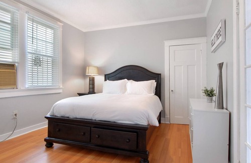 Broadmoor Apartment | Uptown Broadmoor Sanctuary