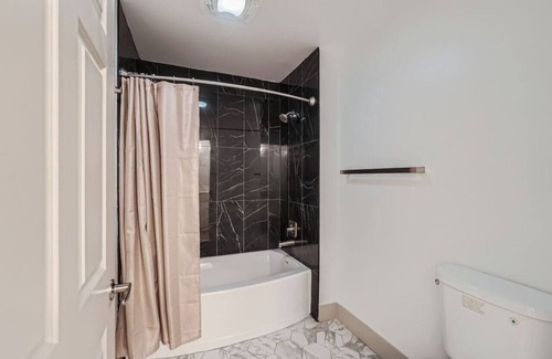 Third Ward Apartment | Uptown Charm - Walkable to Everything!