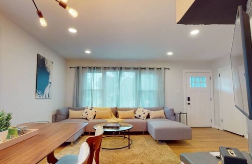 Birmingham House | Uptown Deco in Royal Oak/B · Uptown Deco in Royal Oak/Birmingham