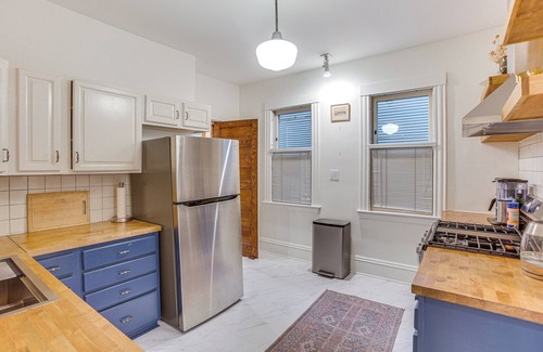 Lowry Hill East Apartment | Uptown Minneapolis Home: Walk to Lakes!