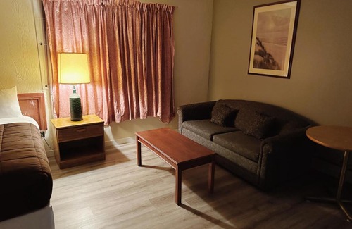Estevan Hotel | Uptown Motel