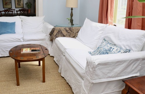 Freret Bed & Breakfast | Uptown Oasis With Lush Garden and Pool. Amazing Location!