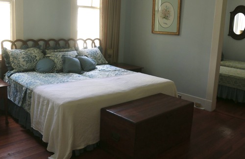 Freret Bed & Breakfast | Uptown Oasis With Lush Garden and Pool. Amazing Location!