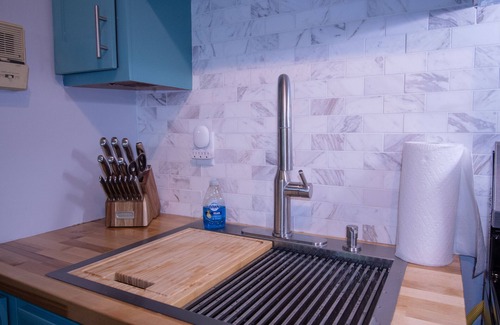 Lyn-Lake Apartment | Uptown Retreat - Close to the Lake