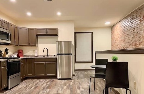 Harrisburg - Hershey House | Uptown Suite C | Modern & Cozy | Central Location