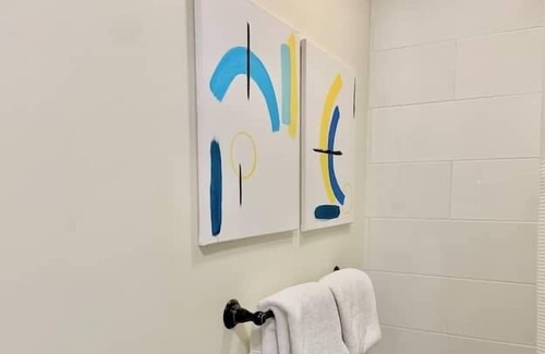 Harrisburg - Hershey House | Uptown Suite C | Modern & Cozy | Central Location