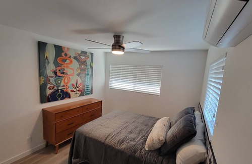 Whittier Apartment | Uptown Whittier Stylish 1B 1BA sleeps 4
