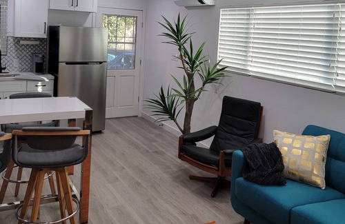 Whittier Apartment | Uptown Whittier Stylish 1B 1BA sleeps 4