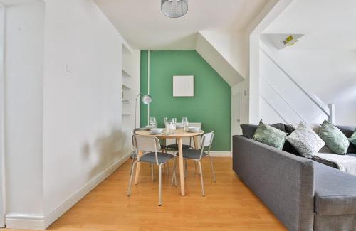 Splott Apartment | Urban 2-bed House - 6 mins away from City Centre!