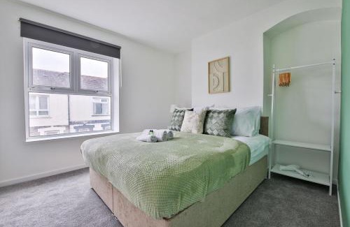 Splott Apartment | Urban 2-bed House - 6 mins away from City Centre!