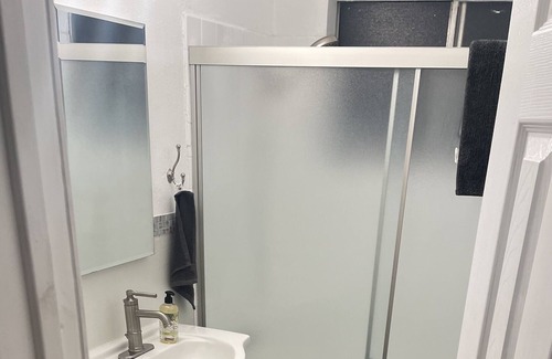 South Montebello Apartment | Urban 2bd King Suite near fwy/hospitals/DTLA/parks