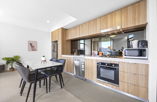 Zetland Apartment | Urban 2BR Oasis in Zetland