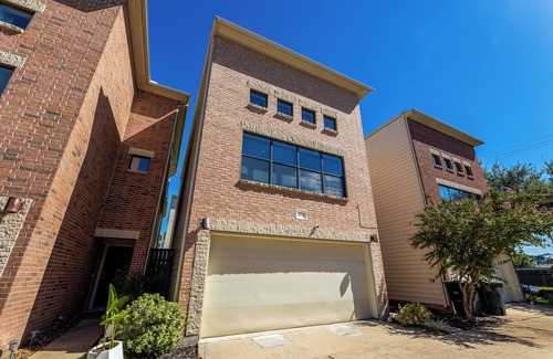Willow Meadows/Willowbend Area House | Urban 3BD Beauty w King, Pool Table, Wifi, Family Friendly, 610/NRG/Mall/Med Ctr