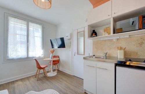 La Fuye-Velpeau Apartment | Urban - 800 m Gare- Hyper center - WiFi - Climatisé
