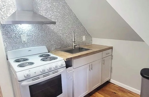 Montclair Apartment | Urban Attic is a cozy, bright and stylish 2 bedroom retreat.