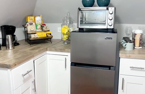 Montclair Apartment | Urban Attic is a cozy, bright and stylish 2 bedroom retreat.