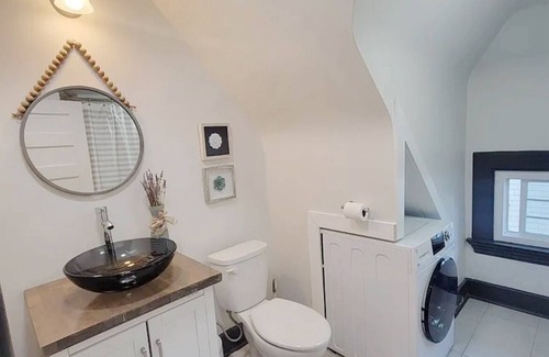 Montclair Apartment | Urban Attic is a cozy, bright and stylish 2 bedroom retreat.