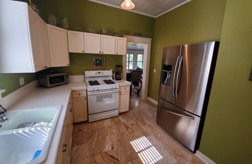 East Ybor House | Urban Bungalow . Close to EVERYTHING!