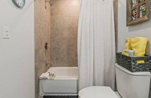 West Philadelphia Apartment | Urban Chic 1BR Apartment
