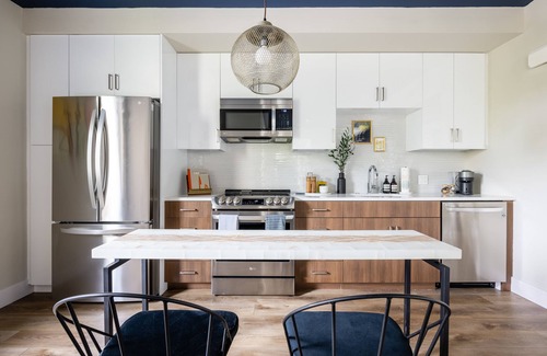 Evergreen Park Apartment | Urban Chic Apartment Near California Avenue, Stanford, Old Downtown